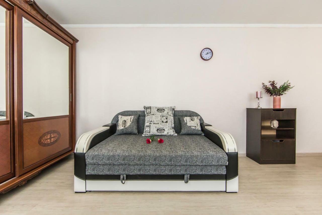 Super View, Luxury Apartment Near Chernihiv Metro. Kijev Kültér fotó