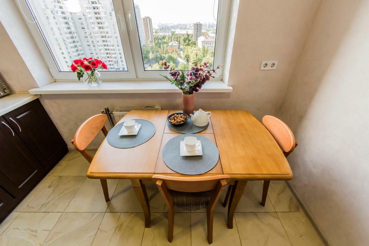 Super View, Luxury Apartment Near Chernihiv Metro. Kijev Kültér fotó