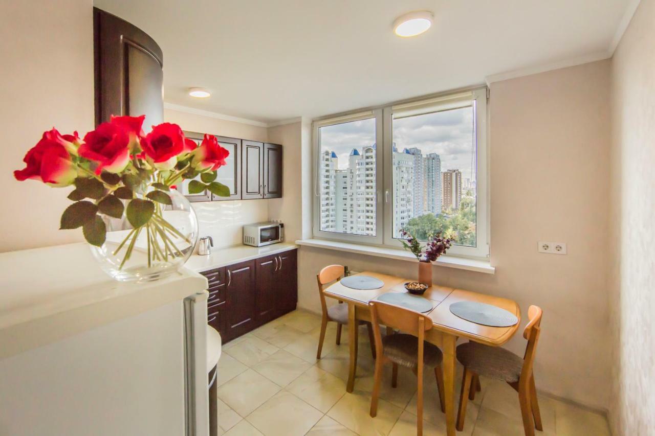 Super View, Luxury Apartment Near Chernihiv Metro. Kijev Kültér fotó