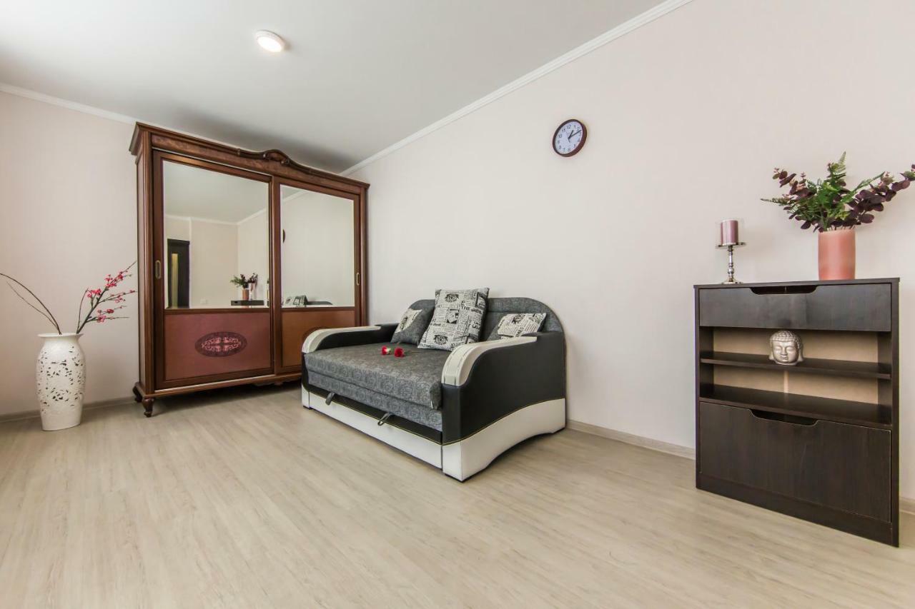 Super View, Luxury Apartment Near Chernihiv Metro. Kijev Kültér fotó